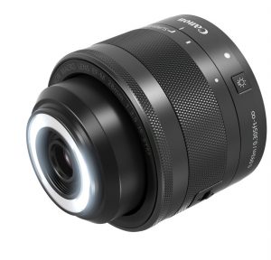 das EF-M 28mm 1:3,5 Makro IS STM mit Makrolicht Bild: Canon